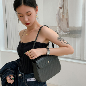 高版本韩国小众lerobe美娜家蜥蜴纹腋下包真皮复古马鞍包女包包包