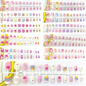 24片儿童女公主美甲饰品贴片可穿戴拆卸假指甲成品条装指甲盖玩具