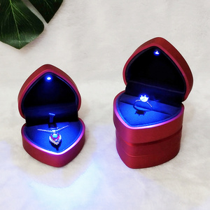 高档爱心带LED灯发光首饰品项链对戒指盒包装求婚礼仪式交换道具