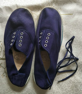 怀旧老库存 80-90年代蓝色帆布鞋 道具收藏