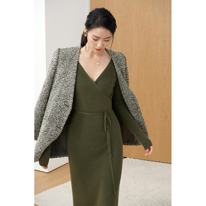 mona原创女装羊毛针织连衣裙女秋冬v领修身垂坠性感女人味中长裙