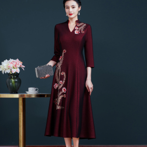 女儿出嫁婚礼妈妈礼服新娘结婚母亲连衣裙洋气中长款喜婆婆婚宴装