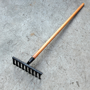 农用九齿钉耙铁耙子平地翻松土木柄钉耙整地工具搂草树叶钢耙子