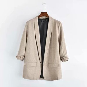 西装外套袖子黑白色