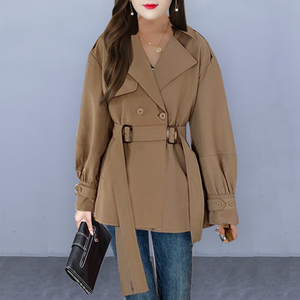 浅咖色风衣女修身