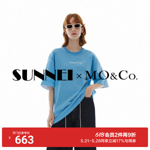 MO&Co.SUNNEI联名系列2024春新品套色脏染棉质短袖T恤MBD1TEE021