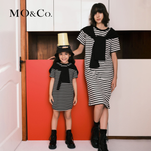 【亲子装】MOCO2023春季新品连帽披肩MC刺绣黑白条纹连衣裙两件套