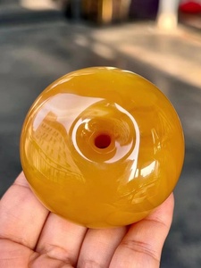 精品俄料满蜡蜜糖色大平安扣面包圈蜜蜡吊坠挂件毛衣链原矿无优化