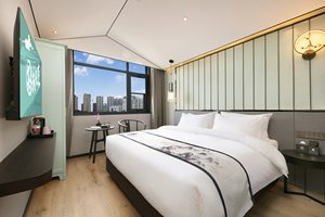 陌上轻居酒店(郑州黄河路海滩寺地铁站店)风大床房