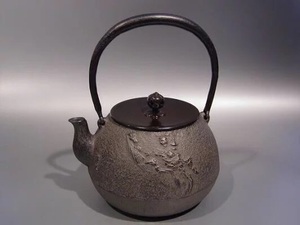 日本代购直邮  清光堂铁壶 长闲形 山水纹铁瓶 佐藤清光作