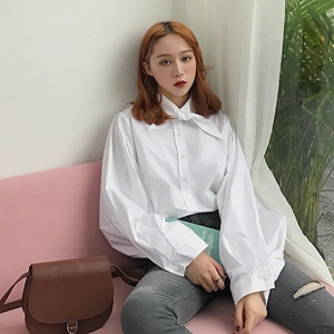 一雯白衬衫