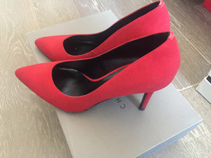 小ck高跟鞋红色婚鞋结婚单鞋船鞋女小码实体店购入。号码：34