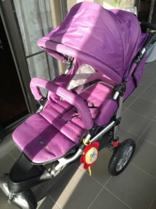 babyboom高景观婴儿推车三件套,近1200元买的,八成