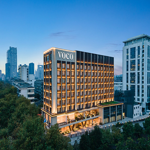 南京东方珍珠voco酒店1晚 双早 下午茶 小火车票1大1小