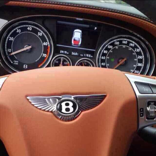 高档精品服饰男装店