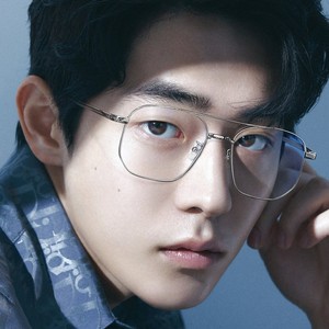 金丝眼镜男斯文