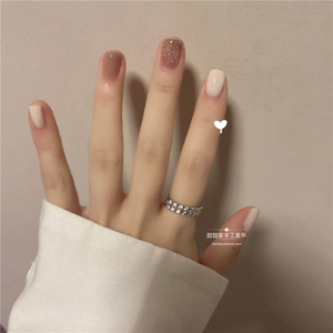 短款指甲纯色美甲