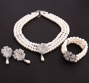 手工礼品白色珍珠五叶草项链耳环手链三件套新娘饰品女生首饰套装