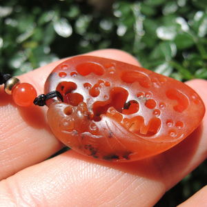 方言热卖精品和田玉蒋喜特惠鸽血红籽料镂空雕福在眼前小吊坠r