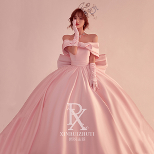 展会新款影楼婚纱摄影主题粉色缎面一字肩迪士尼公主蓬蓬裙礼服
