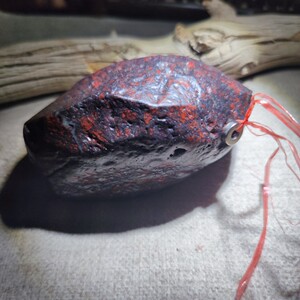 cc75新疆哈密淖毛湖地表天然黑色天宝石陨石黑金刚满红花带磁性