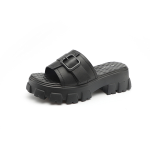 英国奢品 简约时尚牛皮按摩底中跟舒适休闲凉拖鞋mk2009376