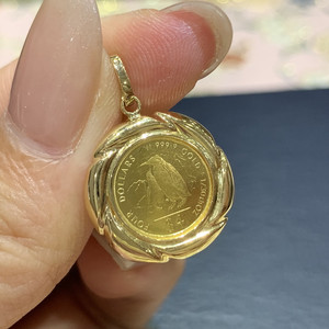 上新日本一款一件18k镶嵌24k足金金币吊坠复古猫咪彼得兔企鹅女王