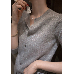 灰色亮丝针织开衫女薄款空调外套长袖圆领上衣外搭修身银丝针织衫