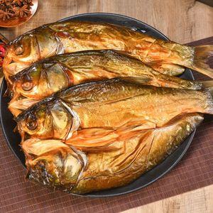 湖南特产农家自制腊鱼烟熏干鱼腊鲢鱼整条咸干腌制风干柴火烟熏鱼