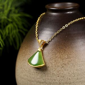 浩姐珠宝s925银镶嵌纯天然和田玉碧玉扇形吊坠经典款项链