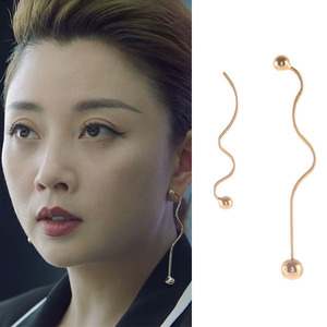 正青春殷桃同款耳环林睿金色耳坠曲线耳钉不对称百搭气质韩国耳饰