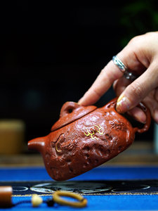 宜兴紫砂壶全手工|&nbsp;胡艳-隐龙供春-朱泥|200cc纯手工中式