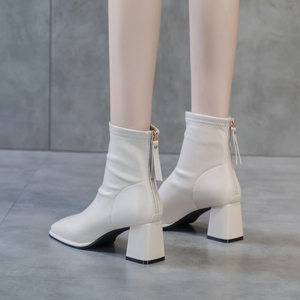 白色马丁靴女2022年秋冬新款方头高跟短靴黑色粗跟后拉链短筒靴子