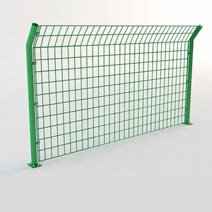 柔性预埋绿色钢铁丝网围栏栅栏防护不生锈公路双边护栏网片立柱墙