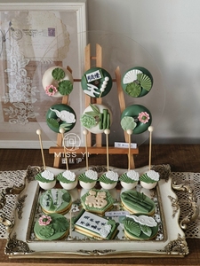 新中式绿色周岁宴甜甜圈棒棒糖蛋糕翻糖饼干宝宝宴甜品摆台桌定制