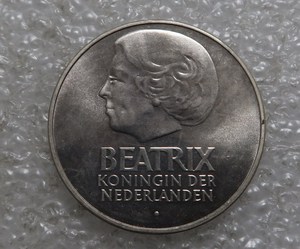 荷兰1982年50盾 克朗型大银币 荷美友谊