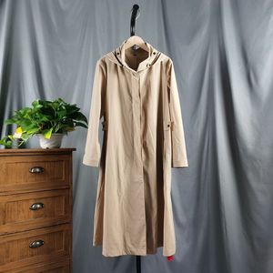 伊百丽女装风衣