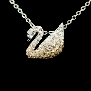 swarovski/施华洛世奇新品粉色渐变小号天鹅项链女锁骨链5215038