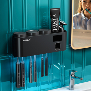 卫生间一家四口轻奢智能放电动牙刷架消毒紫外线杀菌烘干吸壁挂式