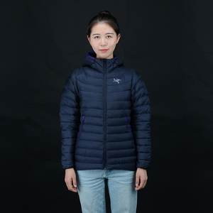 始祖鸟羽绒服女