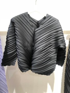 fj621 2月日本代购 三宅一生/issey miyake主线 褶皱斜纹上衣