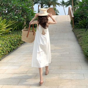 泰国三亚海边度假沙滩裙白色仙女裙小个子清新显瘦露背吊带连衣裙