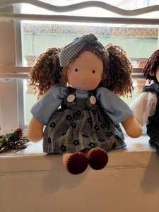 华德福抱睡娃娃