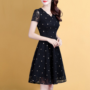 蕾丝v领波点连衣裙夏装2020新款大码女装显瘦遮肚裙子40岁女夏潮