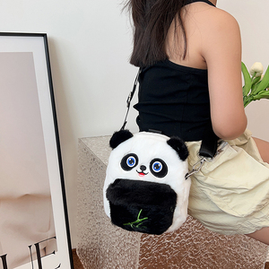 可爱毛绒小包包熊猫玩偶少女胸包2023冬季新款卡通女童斜挎包学生