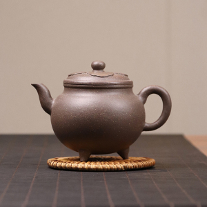 三足乳鼎紫砂壶