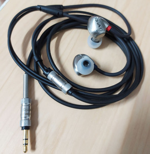 英国RHA T20 双单元耳机Hi-Res动圈千元级hifi入耳式金属发烧耳机
