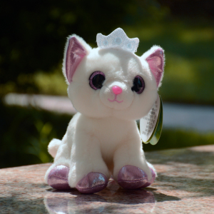 大眼迷你猫毛绒玩具白色猫咪公仔玩偶可爱皇冠小猫儿童节女生礼物