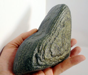 崂山绿石海底玉籽料原石天然造型奇玉石710克手玩石青岛特产 保真