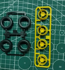 田宫迷你四驱车 19404 s1极速斧头 小径不等宽 黄色三爪轮毂胎皮